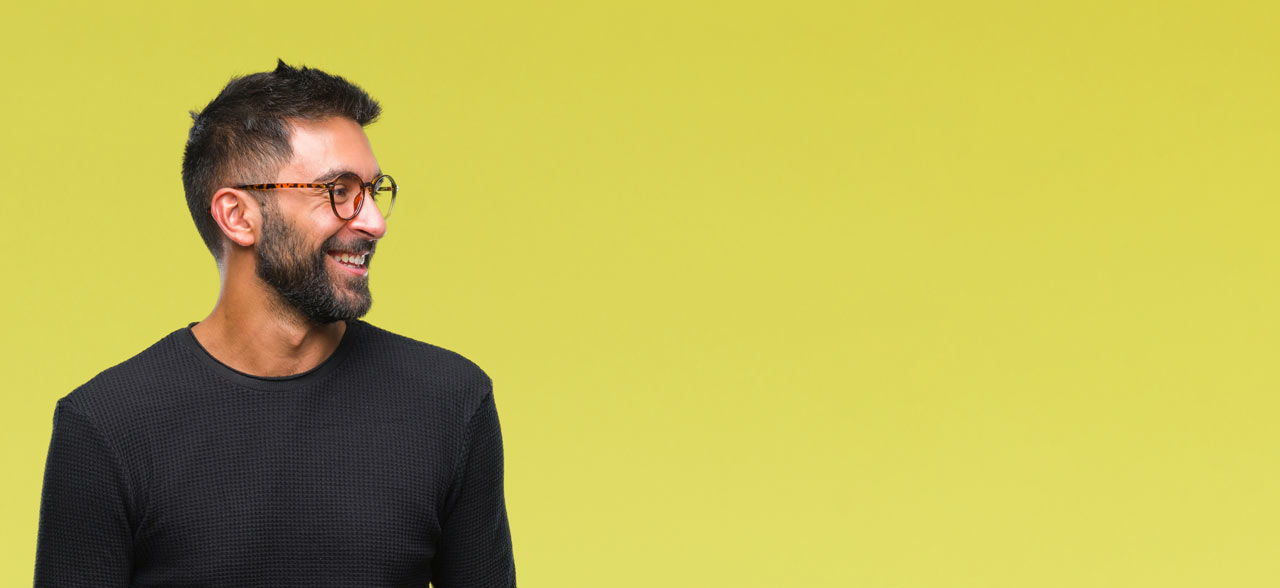 ein Mann mit Brille und Bart